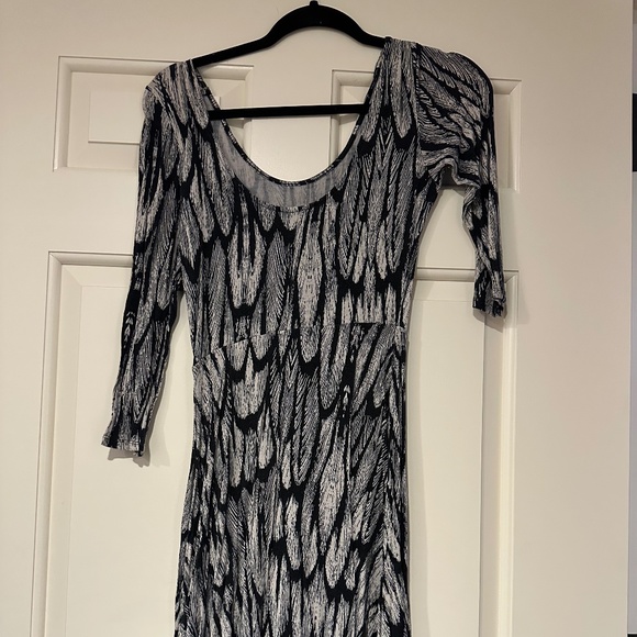 Express Quarter-Sleeve Leaves-Print Jersey Stretch Dress in Size Small - Picture 5 of 6
